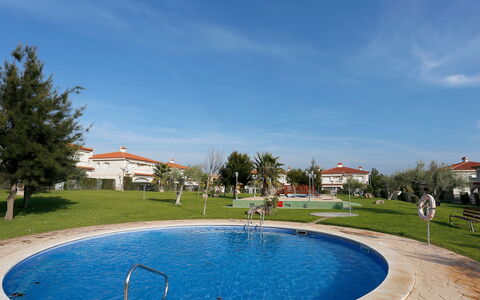 Jalisco de Los Monteros: Svømmepøl, Ejendom, Vand, Ejendom, Boligområde, Himmel, Fritid, Hus, Ferie, Græs