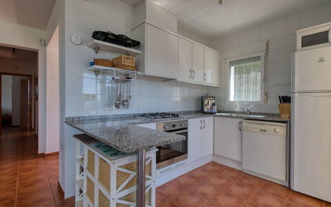 Osa Menor: Ejendom, Countertop, Værelse, Møbel, Cabinetry, Køkken, Bygning, Etage, Indretning, Hus