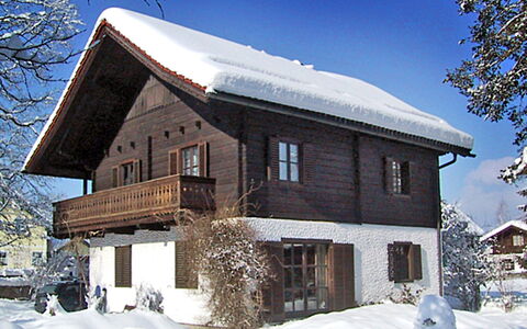 Weissenbach: Sne, Himmel, Bygning, Vindue, Træ, Hus, Sommerhus, Sidespor, Ejendom, Facade