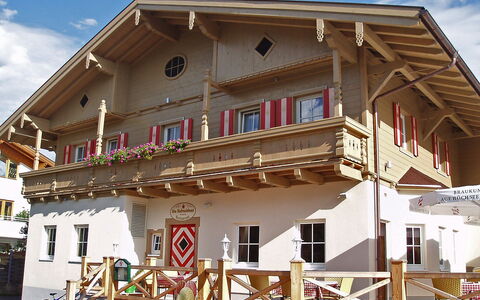 Altenmarkt im Pongau 300: Bygning, Himmel, Vindue, Sky, Hus, Arkitektur, Træ, Sommerhus, Sidespor, Boligområde
