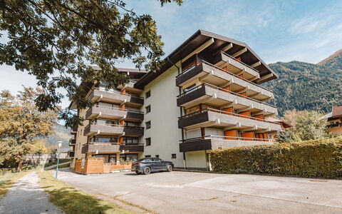 Bad Hofgastein 1: Plante, Bygning, Himmel, Ejendom, Sky, Træ, Bil, Urban Design, Ejerlejlighed, Land Lot