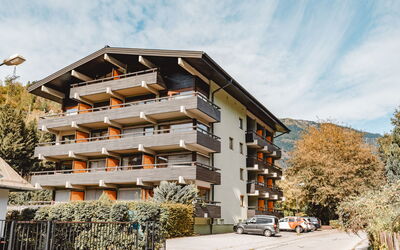 Bad Hofgastein 1: Sky, Himmel, Plante, Bygning, Ejendom, Træ, Arkitektur, Urban Design, Vindue, Ejerlejlighed
