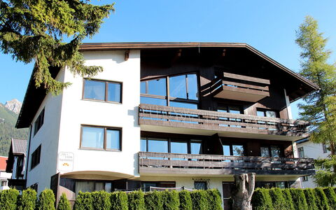 Seefeld in Tirol 202: Himmel, Ejendom, Plante, Vindue, Bygning, Træ, Træ, Ejendom, Sommerhus, Facade
