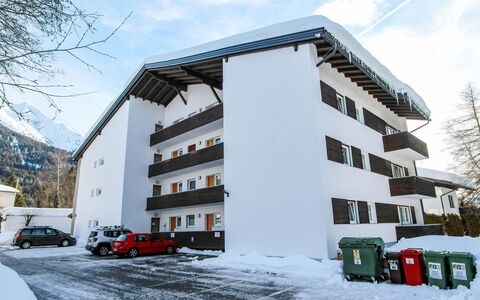 Seefeld in Tirol 100: Himmel, Sky, Sne, Bygning, Bil, Hjul, Vindue, Køretøj, Kvarter