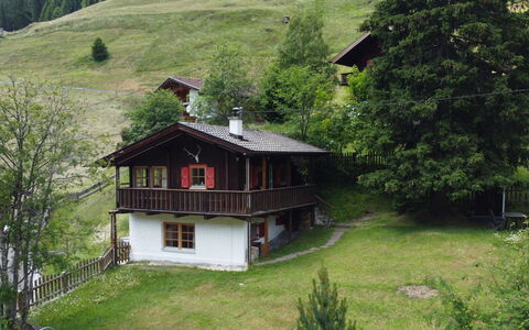 Chalet Antritt: Plante, Bygning, Vindue, Træ, Land Lot, Hus, Naturlige Landskab, Highland, Græs, Sommerhus