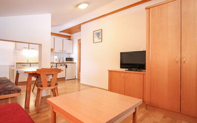 Voithofer 170.4: Indretning, Gulvbelægning, Loft, Etage, Lejlighed, Værelse, Bejdse, Stol, Stue, Cabinetry