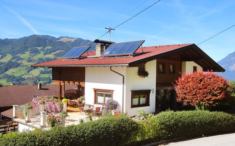 Michaela: Plante, Himmel, Bygning, Sky, Vindue, Ejendom, Hus, Land Lot, Vegetationen, Bjerg