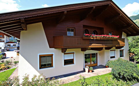 Hippach 170: Plante, Himmel, Bygning, Vindue, Sky, Land Lot, Træ, Urban Design, Hus, Træ