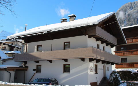 Mayrhofen 300: Hus, Ejendom, Sne, Arkitektur, Vinter, Bygning, Hjem, Tag, Ejendom, Himmel