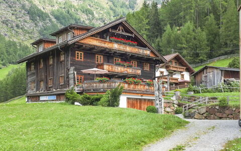 Sölden 200: Plante, Bygning, Bjerg, Ejendom, Vindue, Grøn, Træ, Naturlige Landskab, Træ, Hus