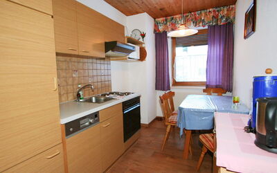 Ischgl 150: Værelse, Ejendom, Bygning, Møbel, Hus, Køkken, Indretning, Etage, Ejendom, Cabinetry
