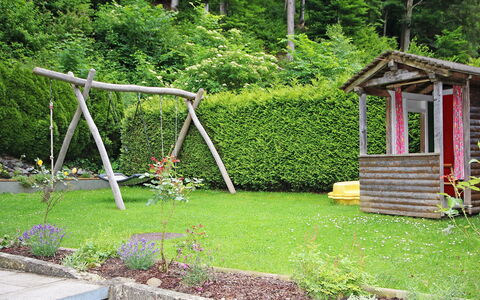 Josefine: Grøn, Græs, Gård, Have, Botanik, Hus, Busk, Træ, Lawn, Landscaping