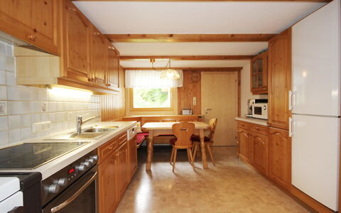 Josefine: Countertop, Værelse, Cabinetry, Ejendom, Møbel, Køkken, Bygning, Etage, Loft, Indretning