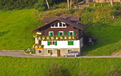 Schruns 25: Plante, Ejendom, Bygning, Vindue, Naturlige Landskab, Natur, Naturligt Miljø, Træ, Land Lot, Hus