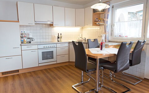 Trummer: Møbel, Countertop, Værelse, Ejendom, Køkken, Cabinetry, Etage, Indretning, Trægulve, Bygning
