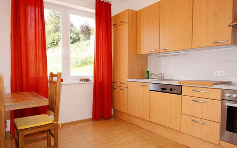 Carinthia: Værelse, Møbel, Ejendom, Køkken, Cabinetry, Indretning, Bygning, Etage, Hus, Orange