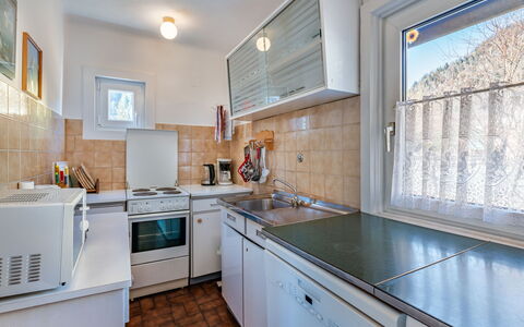 Elisabeth: Køkken, Større Bandage, Køkken Apparat, Countertop, Loft, Indretning, Komfur, Cabinetry, Værelse, Køkkenvask