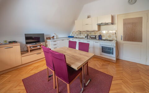 Lovran 111: Møbel, Ejendom, Cabinetry, Bord, Stol, Træ, Countertop, Indretning, Belysning, Hal