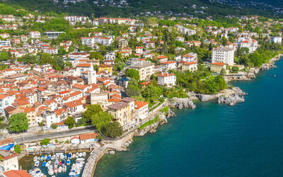 Lovran 111: Vand, Vandressourcer, Bygning, Ejendom, Azure, Hus, Urban Design, Coastal Og Oceaniske Landskabsformer, Kvarter, Landskab