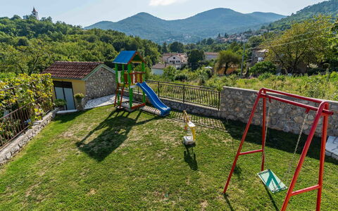 Opatija Mihelići 405: Plante, Himmel, Sky, Træ, Bjerg, Land Lot, Fritid, Græs, Græs-, Hældning
