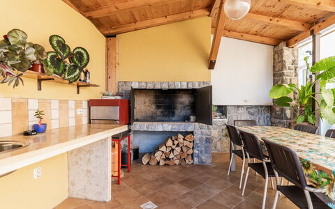 Opatija Mihelići 405: Møbel, Ejendom, Bygning, Plante, Bord, Træ, Indretning, Cabinetry, Arkitektur, Gulvbelægning