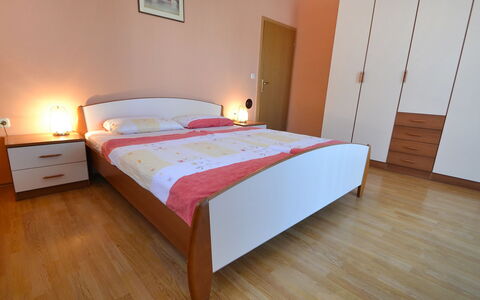 Starigrad-Paklenica 120: Soveværelse, Seng, Møbel, Værelse, Etage, Sengetøj, Ejendom, Hårdttræ, Bed Frame, Madras