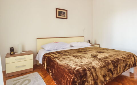 Marija: Møbel, Ejendom, Bygning, Komfort, Træ, Cabinetry, Textile, Bed Frame, Gulvbelægning