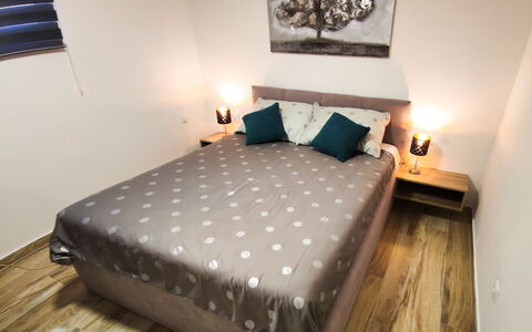 Milka: Bygning, Møbel, Komfort, Træ, Bord, Textile, Arkitektur, Indretning, Hus, Lampe