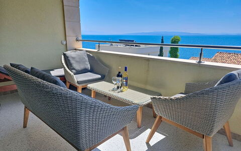 Trogir Okrug Gornji 330: Møbel, Udendørs Møbler, Stol, Urban Design, Wicker, Hav, Lejlighed, Kyst, Udvej, Skygge