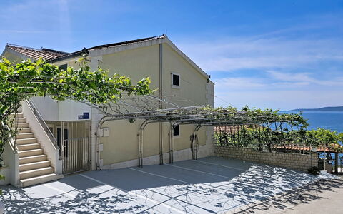 Trogir Okrug Gornji 330: Kompositmateriale, Beton, Skygge, Altan, Hegn