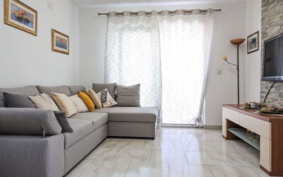Trogir Okrug Gornji 330