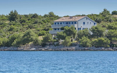 Hvar Kalober 800: Krop Af Vand, Vand, Ejendom, Kyst, Hus, Hav, Fjord, Hjem, Himmel, Coastal Og Oceaniske Landskabsformer