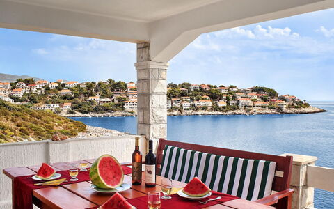 Korčula Zavalatica 100: Ejendom, Udvej, Ferie, Bygning, Veranda, Restaurant, Værelse, Altan, Hav, Ejendom