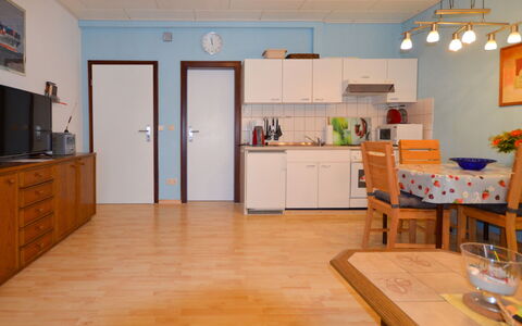 Windrose: Cabinetry, Bord, Ejendom, Møbel, Bygning, Stol, Træ, Countertop, Køkken, Hus