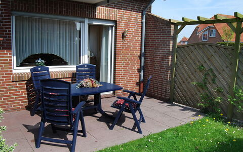 Norddeich 380: Ejendom, Gård, Backyard, Hus, Hjem, Sommerhus, Græs, Mursten, Have, Stol