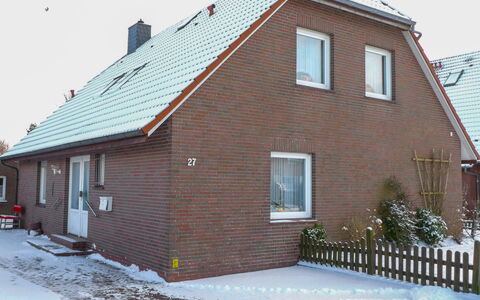 Schonerweg: Bygning, Vindue, Ejendom, Sne, Himmel, Hus, Arkitektur, Sommerhus, Træ, Murværk