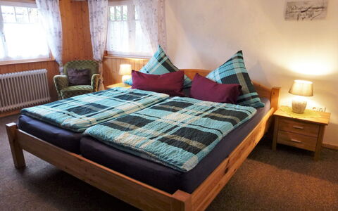 Haus Schwärzel: Soveværelse, Møbel, Seng, Værelse, Sengetøj, Ejendom, Bed Frame, Madras, Indretning, Sengetøj