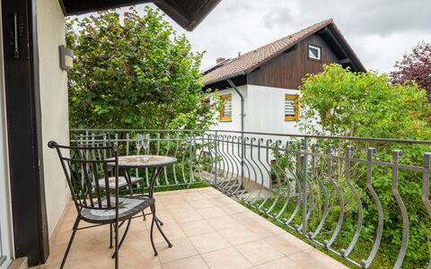 Romeo: Plante, Ejendom, Bygning, Træ, Himmel, Bord, Veranda, Træ, Sky, Arkitektur
