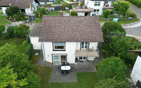 Romeo: Bygning, Plante, Ejendom, Vindue, Grøn, Træ, Hus, Land Lot, Urban Design, Kvarter