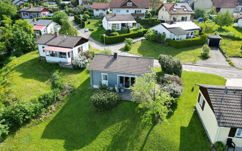 Hochwald: Plante, Ejendom, Bygning, Grøn, Træ, Hus, Naturlige Landskab, Vindue, Land Lot, Urban Design