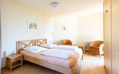 Immenstaad 230: Møbel, Ejendom, Komfort, Bord, Bygning, Træ, Bed Frame, Seng, Pude