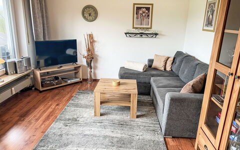 Panorama: Møbel, Gulvbelægning, Etage, Træ, Couch, Indretning, Stue, Trægulve, Værelse, Hjem