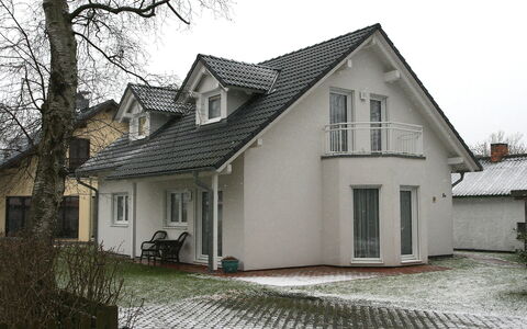 Lemke: Hus, Ejendom, Hjem, Bygning, Arkitektur, Tag, Boligområde, Ejendom, Sommerhus, Facade