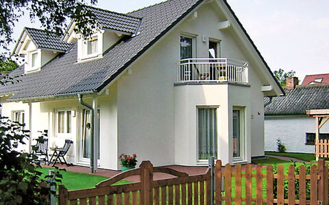 Lemke: Plante, Bygning, Himmel, Vindue, Ejendom, Hus, Arkitektur, Dør, Træ