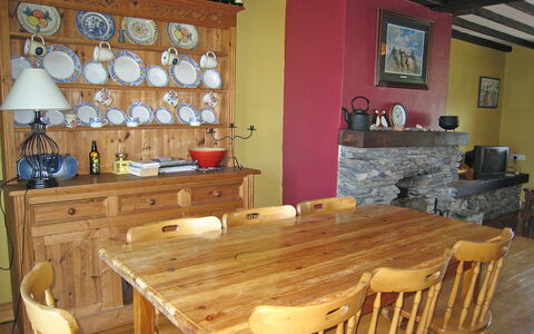 Portmagee Knightstown 100: Bord, Møbel, Ejendom, Stol, Træ, Bordservice, Bygning, Indretning, Belysning, Etage