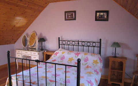 Portmagee Knightstown 100: Møbel, Ejendom, Komfort, Bed Frame, Træ, Bygning, Indretning, Belysning, Arkitektur, Seng
