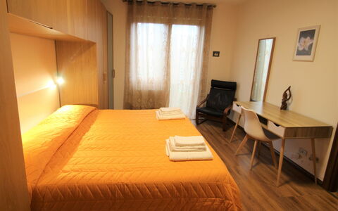 Porto Valtravaglia 115: Møbel, Ejendom, Bygning, Komfort, Textile, Indretning, Træ, Lampe, Etage