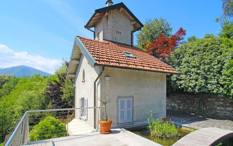 Il Roccolo: Plante, Himmel, Ejendom, Bygning, Land Lot, Sommerhus, Sky, Træ, Landskab, Naturlige Landskab