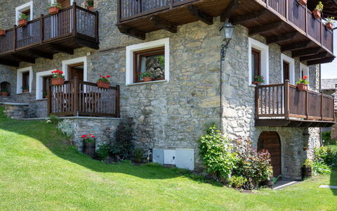 Ville sur Sarre: Plante, Bygning, Ejendom, Vindue, Hus, Træ, Land Lot, Sommerhus, Arkitektur, Vegetationen