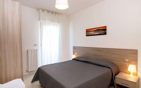 San Benedetto del Tronto 140: Soveværelse, Møbel, Seng, Værelse, Ejendom, Bed Frame, Indretning, Sengetøj, Etage, Bygning
